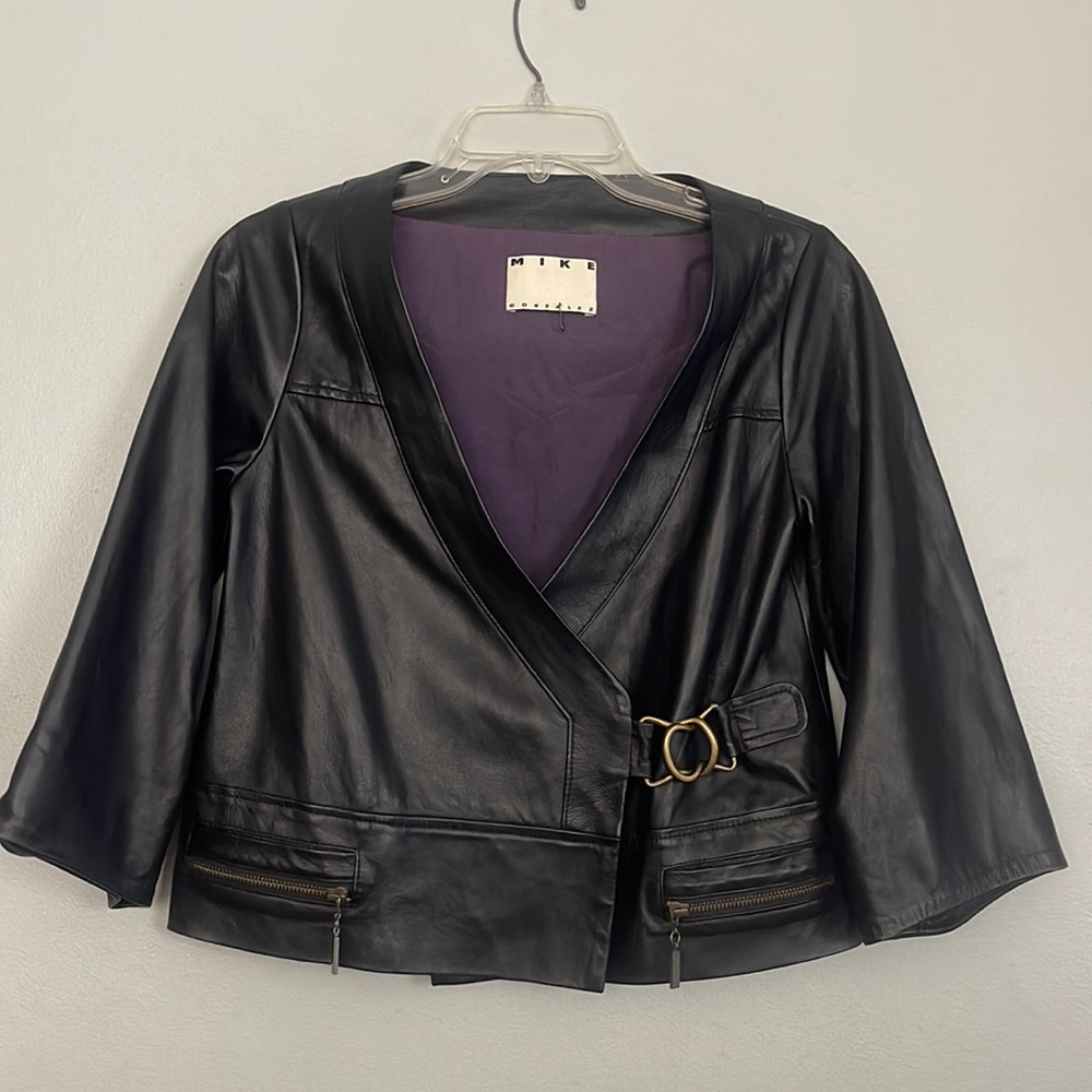 Mike Gonzalez women black leather cropped jacket with front buckle